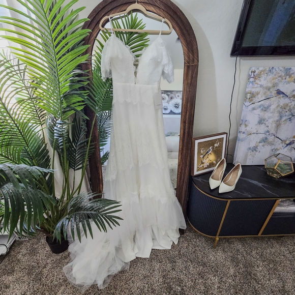 Romantic Lace Tulle Wedding Dress with Deep V & Sequin Waistband | Size Small - Picture 3 of 12